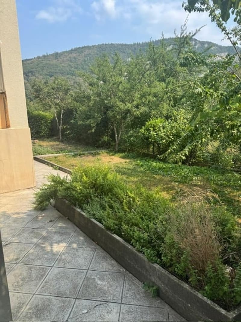 Appartement de 4 pièces au rez-de-chaussée surélevé à Péry-La Heutte (12)