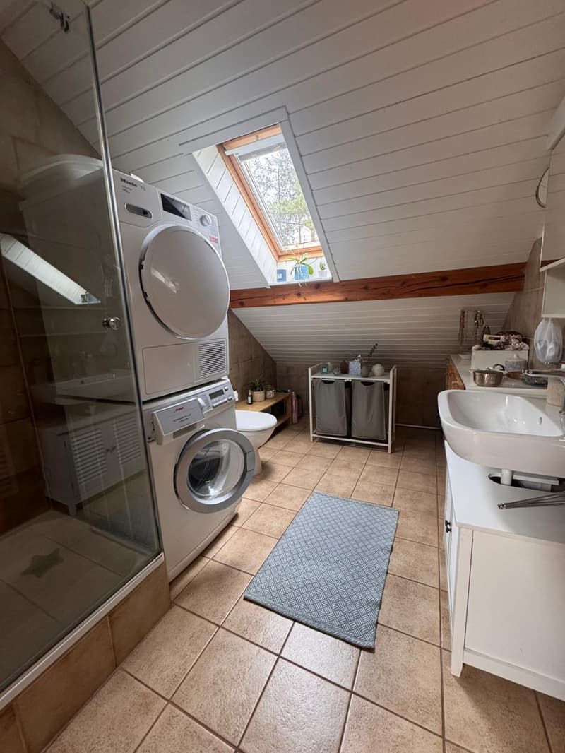 Charmante Dachwohnung mit Seesicht (7)
