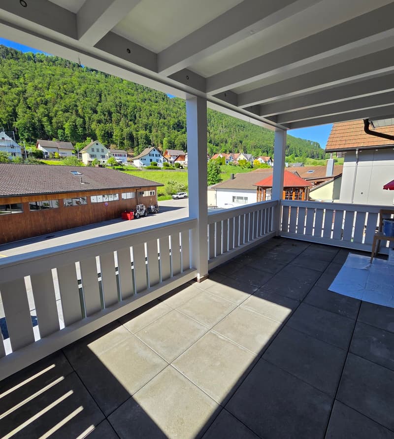 Helle 4-Zimmer-Wohnung mit Balkon in Mümliswil-Ramiswil (2)