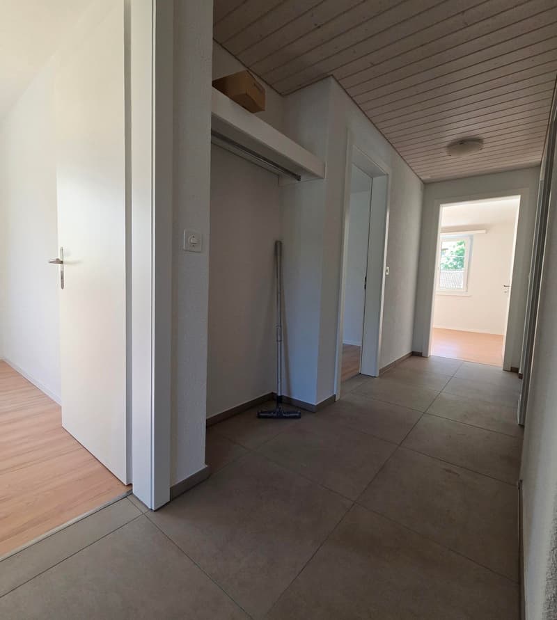 Helle 4-Zimmer-Wohnung mit Balkon in Mümliswil-Ramiswil (9)