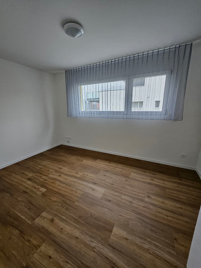 Grosse lichtdurchflutete  4.5 Zi Wohnung im Zentrum Oensingen (10)