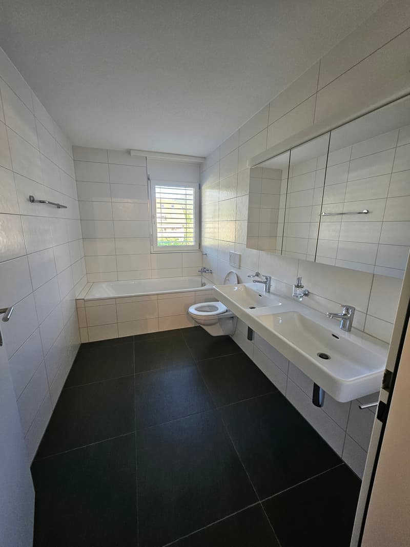 Helle 4.5-Zimmer-Wohnung mit Balkon und Bergblick in Balsthal (7)