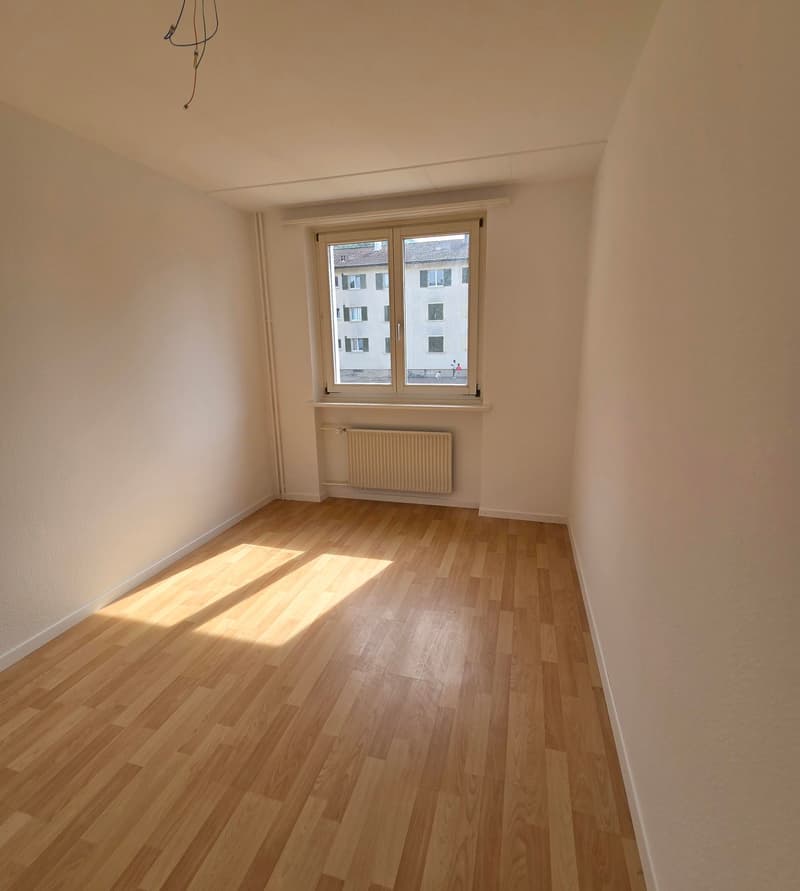 Freundliche 4 Zi Wohnung in ruhigem Quartier (6)