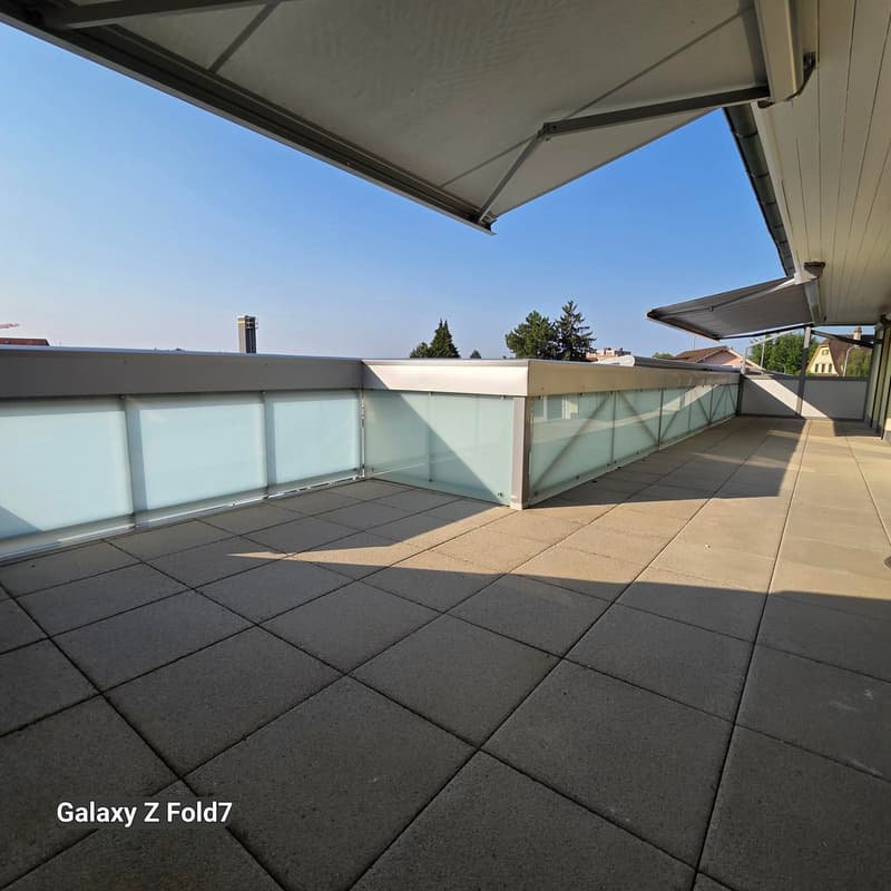 Geräumige 5.5-Zimmer-Wohnung mit Balkon in Oensingen (2)
