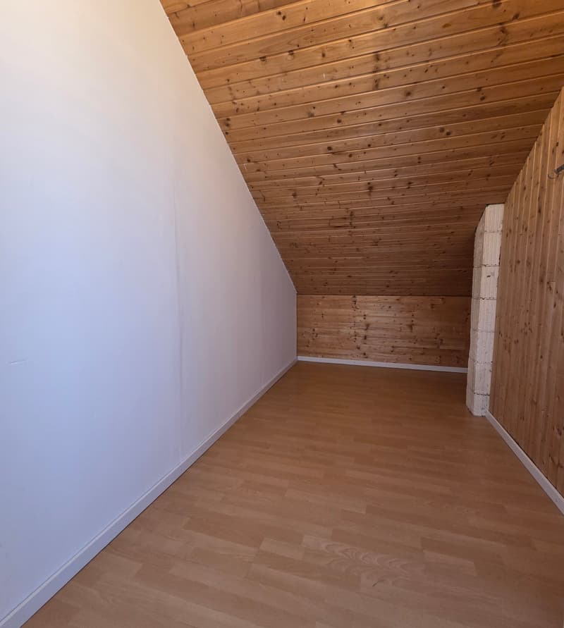 Charmante 3.5-Zimmer-Dachwohnung mit Terrasse in Oftringen (7)