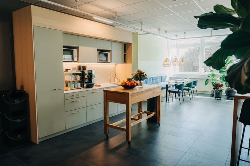 Modernes Büro mit Co-Working-Infrastruktur in Münsingen – sofort verfügbar (4)