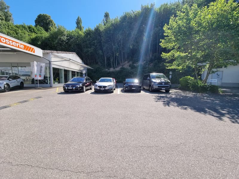Vermietung von ebenerdigen Gewerbeflächen mit vielen Parkmöglichkeiten (4)