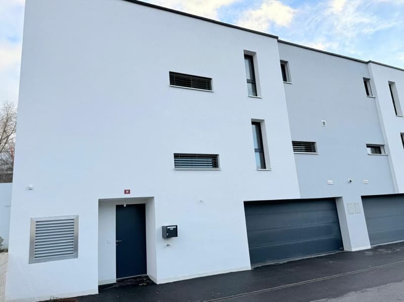 Superbe villa jumelée de 5.5 pièces à louer (1)