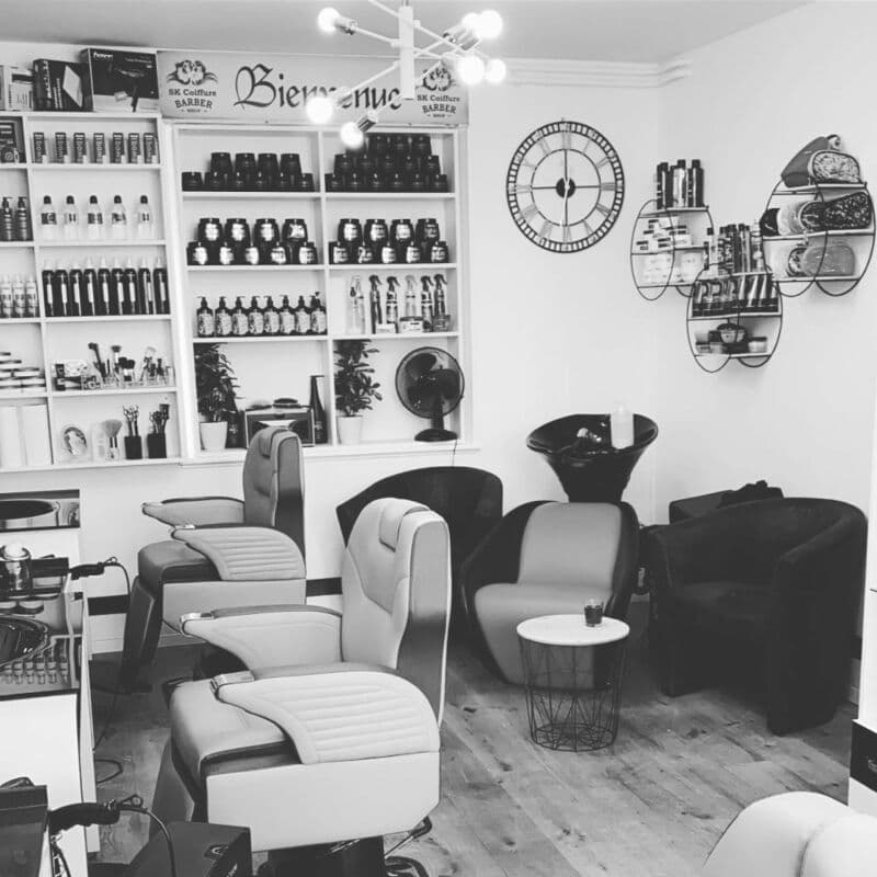Salon de barbershop entièrement équipé à Fribourg (3)