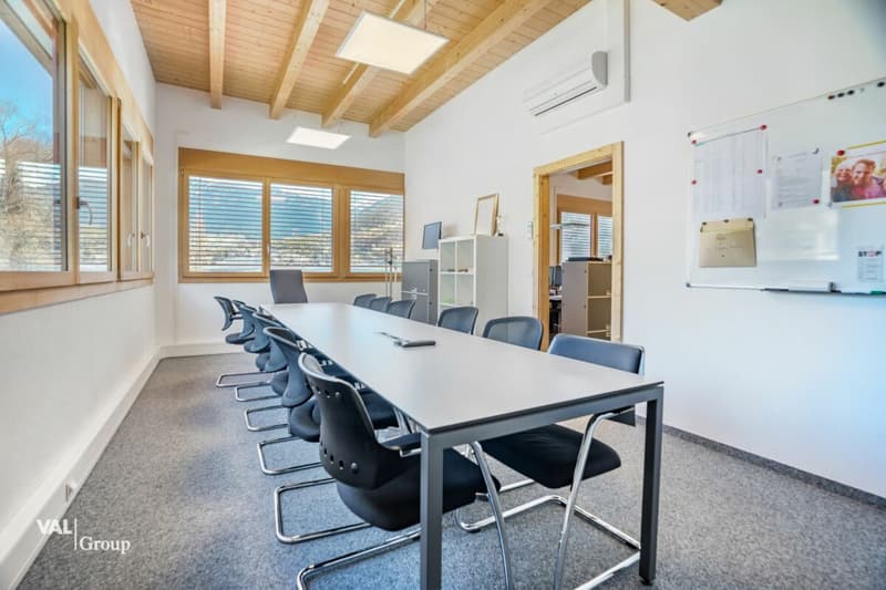 Spacious commercial hall for versatile commercial use in prime location (8)