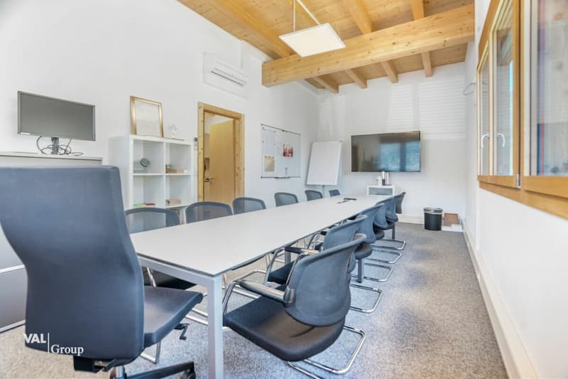 Spacious commercial hall for versatile commercial use in prime location (3)