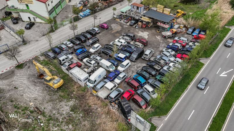 Industrial land in a highly frequented location with excellent visibility (5)