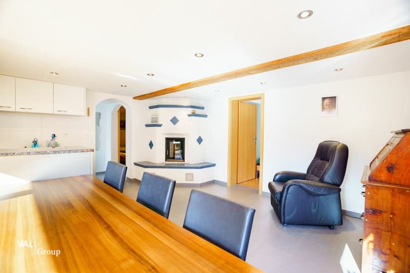 Comprehensively renovated apartment with spectacular views and historic flair (3)
