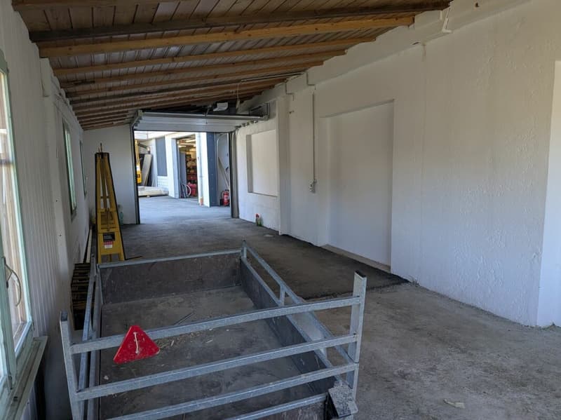 Invest, park, store - large double garage in Grächen (4)