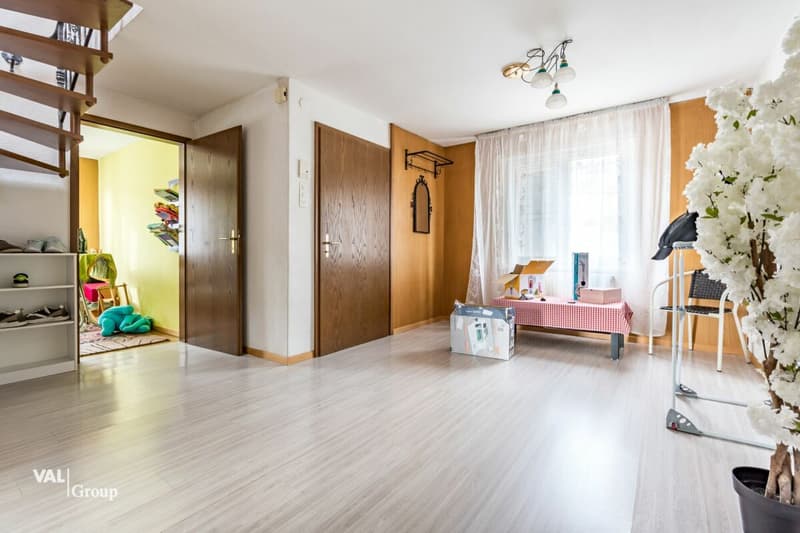 Raumwunder mit Charme - 6.5-Zimmer-Duplex im Herzen von Salgesch (2)