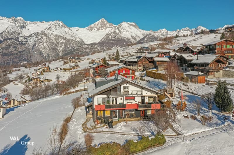 Immeuble d'appartements avec 4 unités résidentielles spacieuses (13)