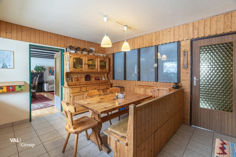 Immeuble d'appartements avec 4 unités résidentielles spacieuses (12)