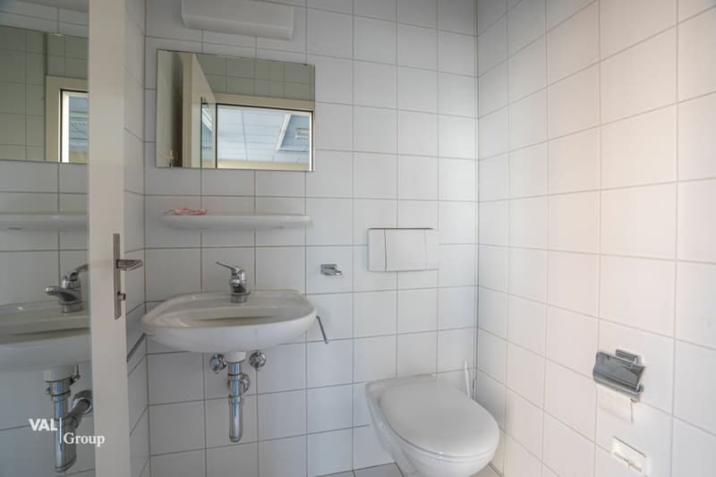 Commercial property in prime location (8)