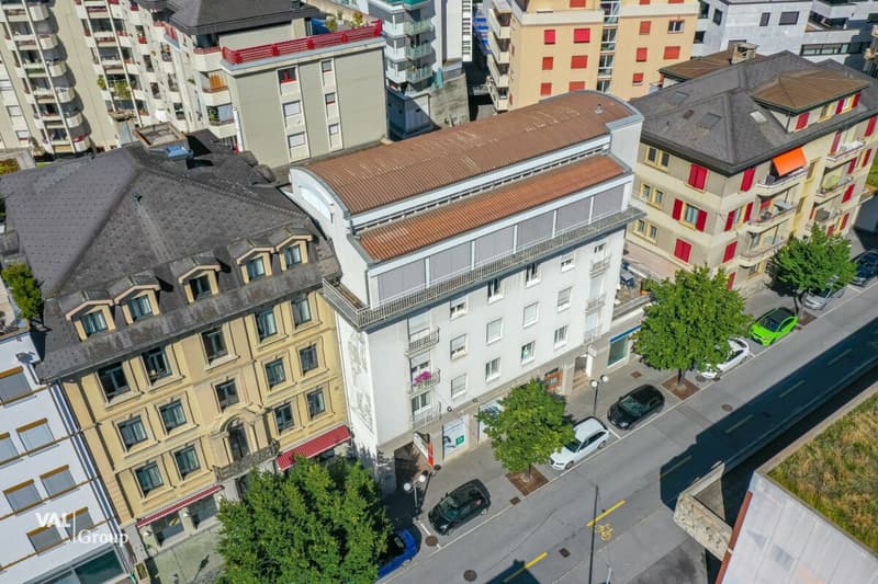Commercial property in prime location (9)