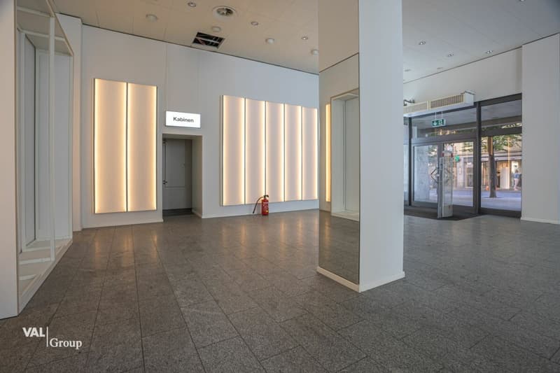 Ampio e luminoso locale in affitto in una strada vivace e molto frequentata (8)
