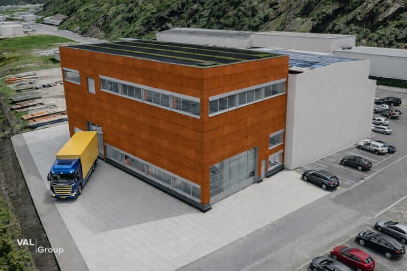 Capannone commerciale di alta qualità con opzioni di utilizzo flessibili in posizione primaria (2)