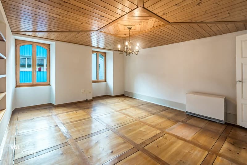Nostalgie trifft Potenzial: Grosszügige 4.5 Zimmer-Wohnung mit Seele (3)
