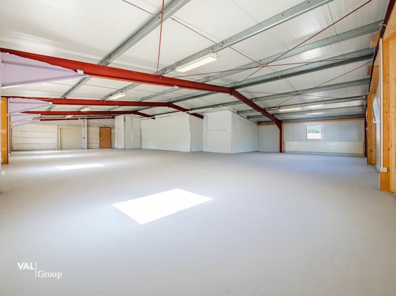 Moderne halle commerciale avec rendement attractif (10)