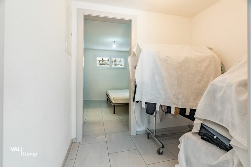 grosszügiges Haus mit zwei Einheiten und Baulandparzelle (24)