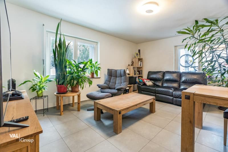 grosszügiges Haus mit zwei Einheiten und Baulandparzelle (20)