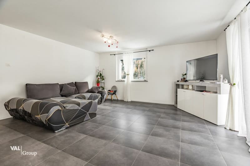 Casa spaziosa con due unità e terreno edificabile (2)
