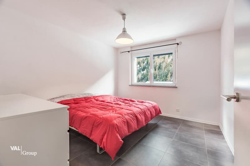 grosszügiges Haus mit zwei Einheiten und Baulandparzelle (6)