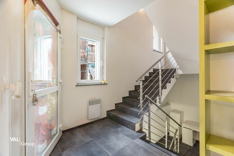 grosszügiges Haus mit zwei Einheiten und Baulandparzelle (9)