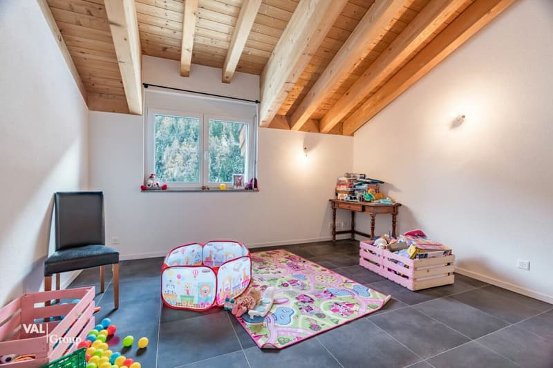 grosszügiges Haus mit zwei Einheiten und Baulandparzelle (14)