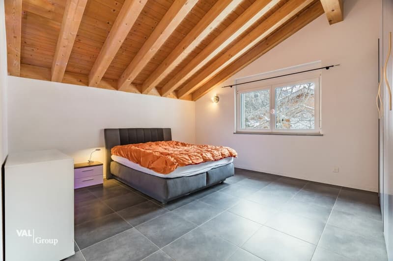 grosszügiges Haus mit zwei Einheiten und Baulandparzelle (12)