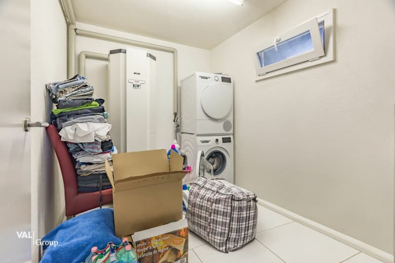 grosszügiges Haus mit zwei Einheiten und Baulandparzelle (25)