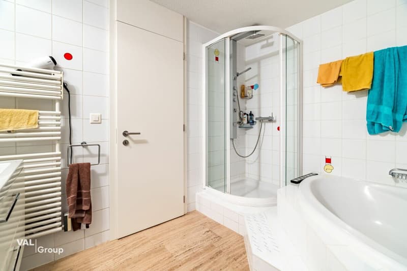Exklusive 5.5-Zimmer-Terrassenwohnung mit Lift direkt in die Wohnung - privilegierte Aussichtslage in Visp (11)