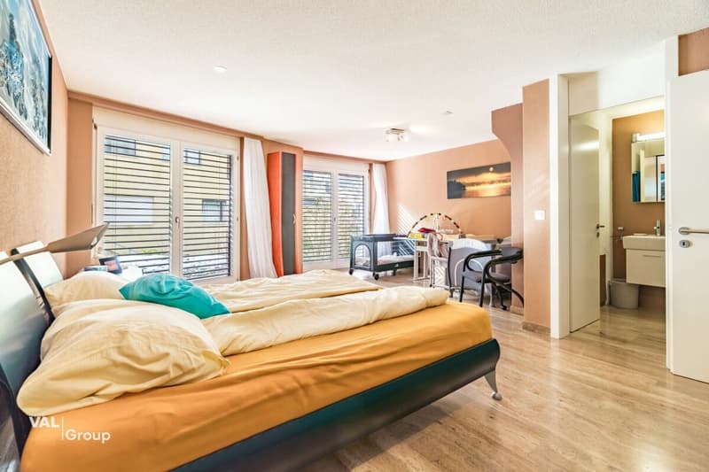 Exklusive 5.5-Zimmer-Terrassenwohnung mit Lift direkt in die Wohnung - privilegierte Aussichtslage in Visp (9)