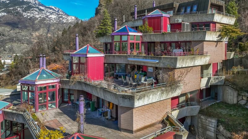 Exklusive 5.5-Zimmer-Terrassenwohnung mit Lift direkt in die Wohnung - privilegierte Aussichtslage in Visp (2)