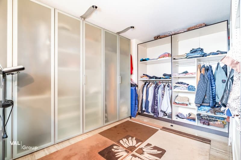 Exklusive 5.5-Zimmer-Terrassenwohnung mit Lift direkt in die Wohnung - privilegierte Aussichtslage in Visp (8)