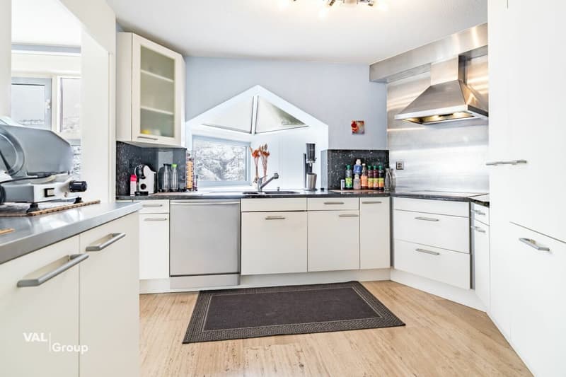 Exklusive 5.5-Zimmer-Terrassenwohnung mit Lift direkt in die Wohnung - privilegierte Aussichtslage in Visp (3)
