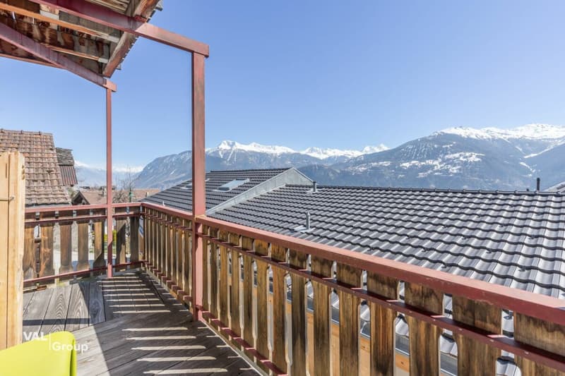 Appartement ensoleillé avec balcon et vue sur les Alpes (1)