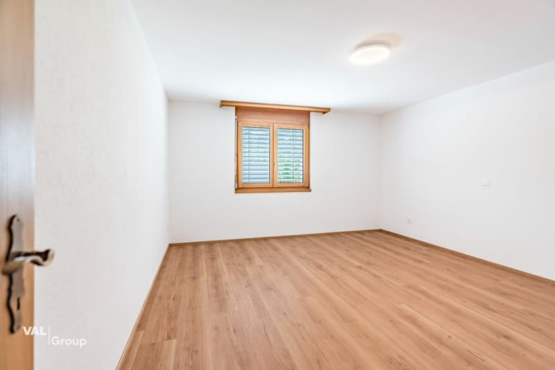 Stilvoll renovierte 4.5-Zimmerwohnung an ruhiger Lage in Raron (6)