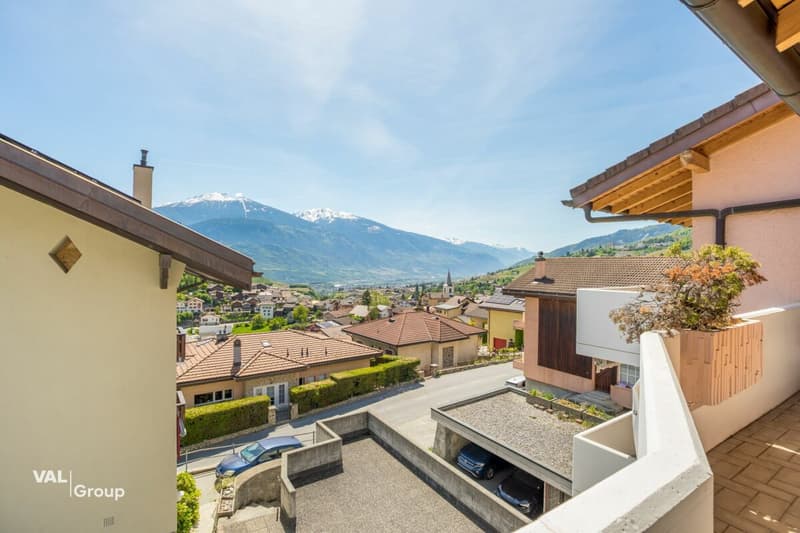Vue sur les sommets et le charme du village (11)
