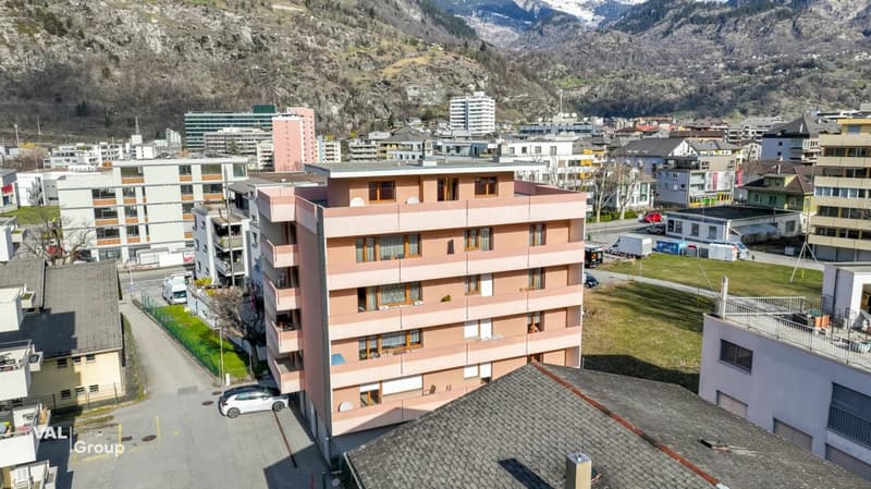 Grosszügiges Wohnen an zentraler Lage in Brig-Glis - mit Balkon auf allen Seiten (1)