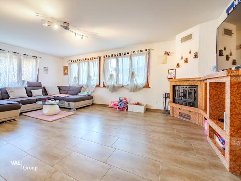 Magnifique villa avec jardin, offrant une configuration idéale pour deux unités (4)