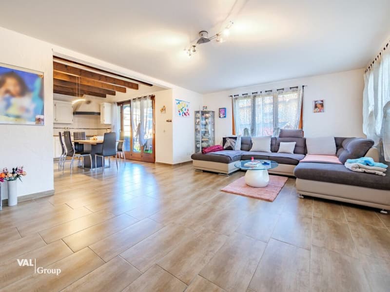 Magnifique villa avec jardin, offrant une configuration idéale pour deux unités (3)