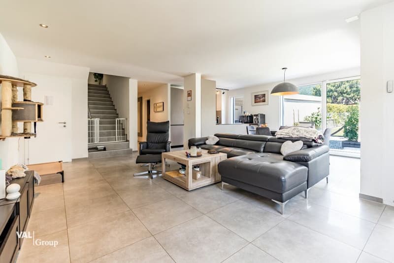 Magnifique duplex 4.5 pièces avec jardin, terrasses et place de parc souterraine incluse (3)