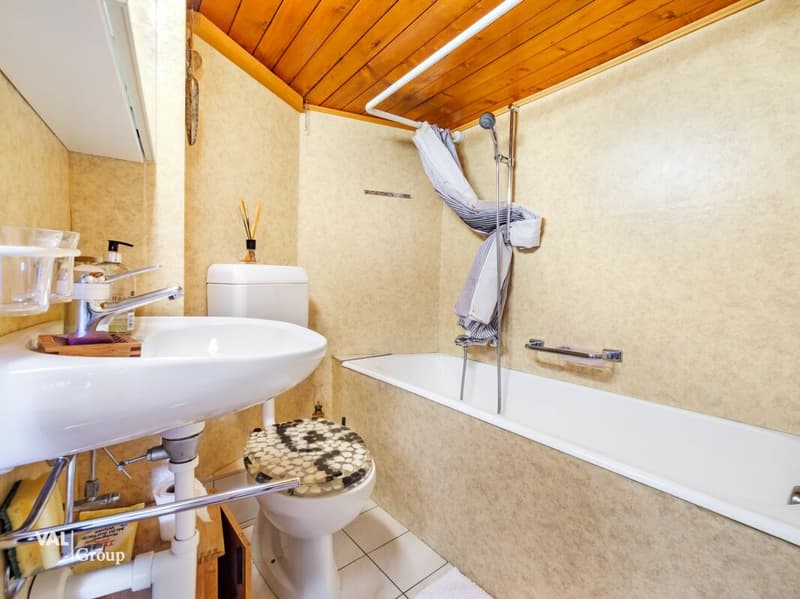 Traditionelles Walliser-Haus im Dorfkern von Leukerbad (7)