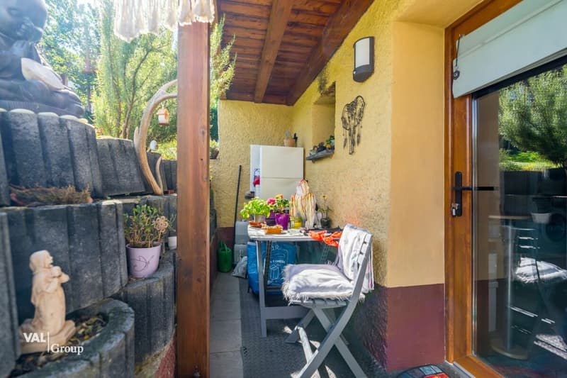 Charmant petit chalet avec spacieux jardin, en plein coeur du village (12)