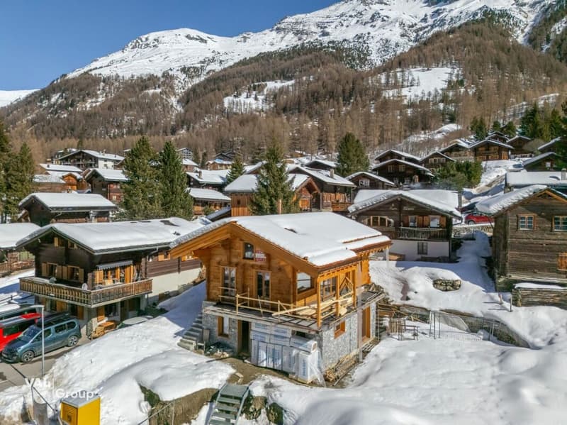 Charmant chalet aux élégances alpines dans un décor à couper le souffle (9)